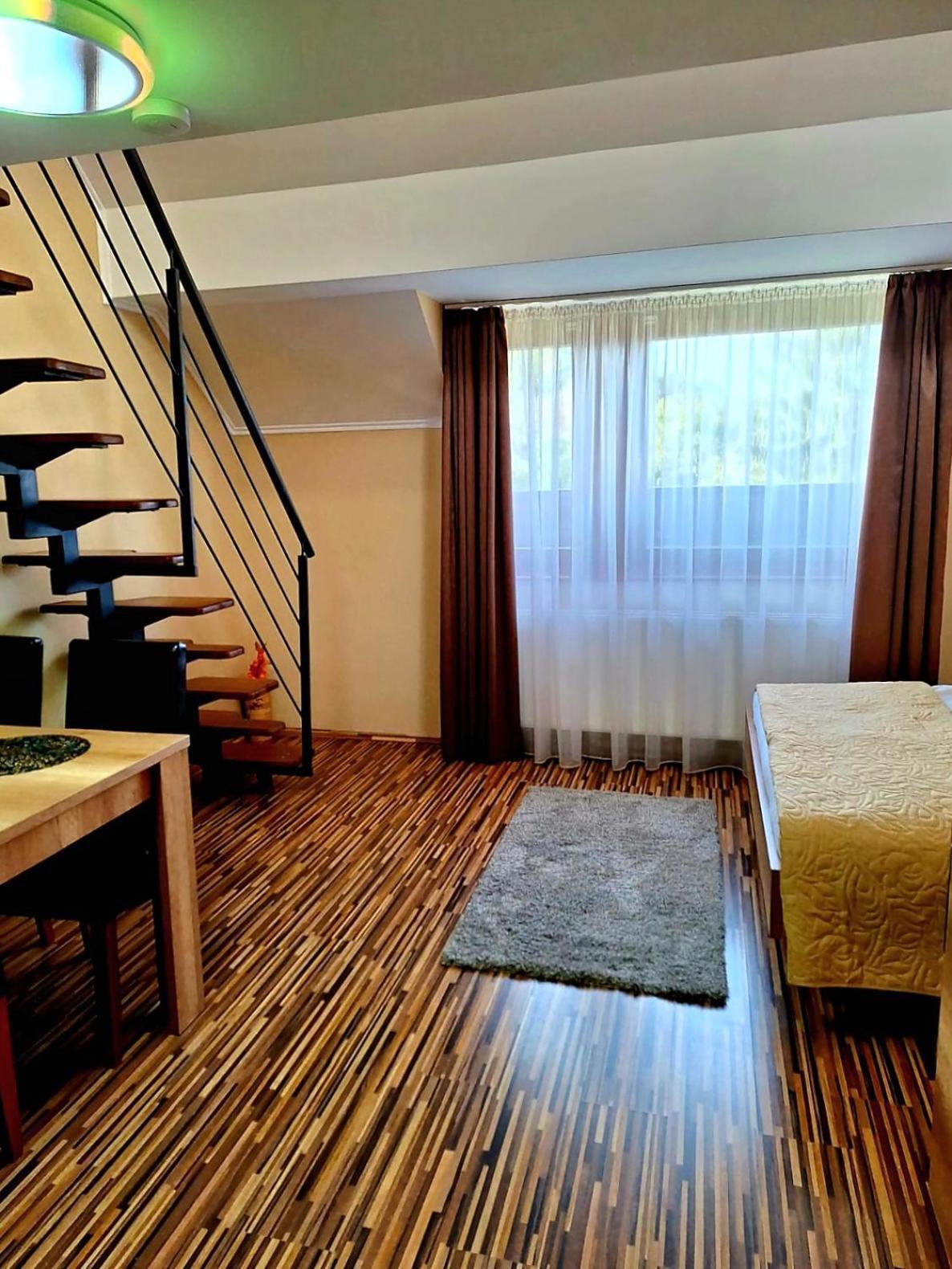 Angyal Apartman Gyula Buitenkant foto